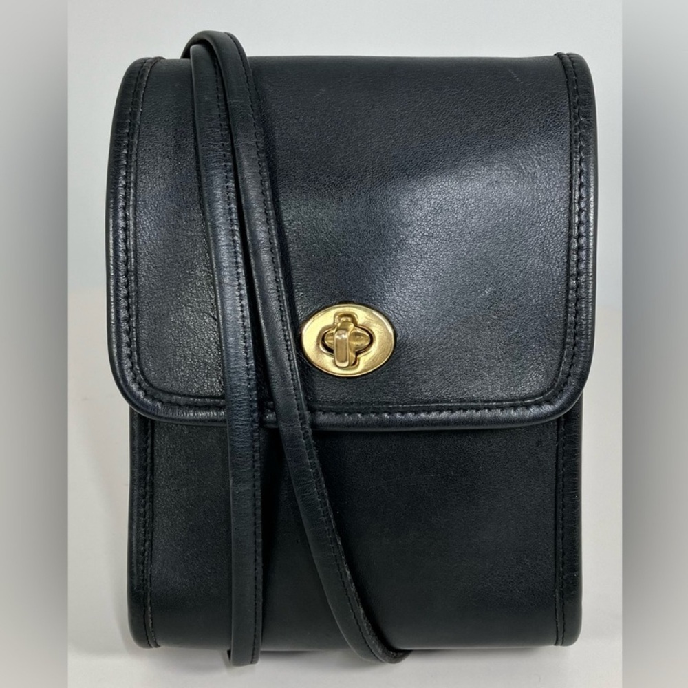 COACH vintage crossbody, excellent condition